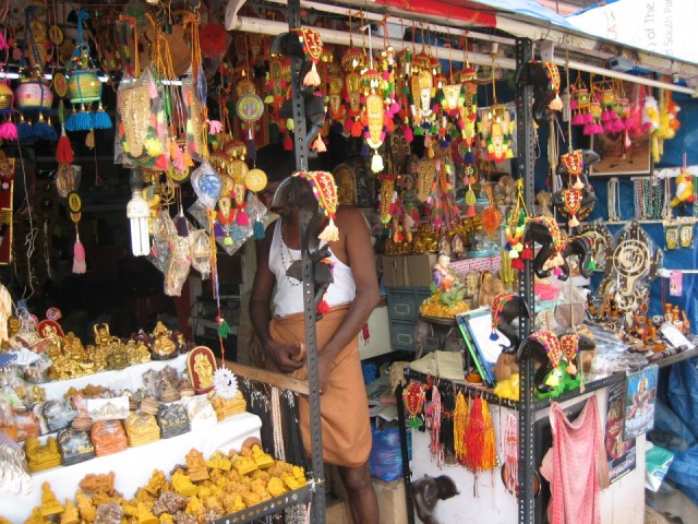 Лавка у храма Лавка у храма