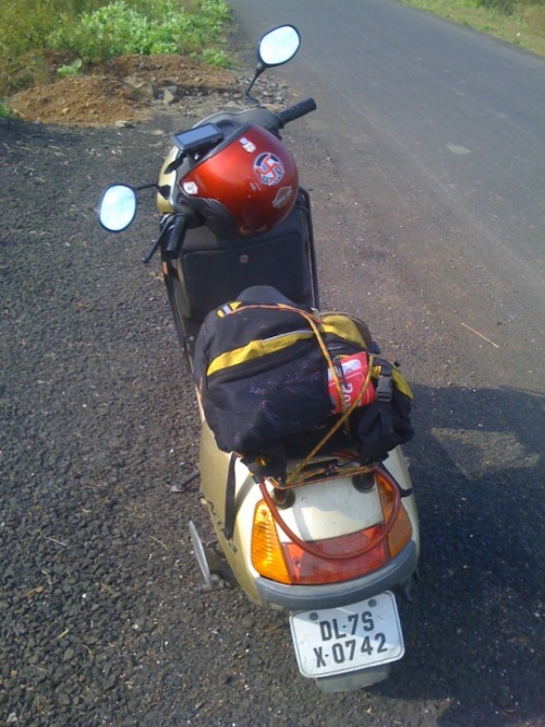 Сейчас этот скутер находится в Ашвеме, сев. Гоа. Он будет передан школе вождения байков в день моего вылета домой. Сейчас этот скутер находится в Ашвеме, сев. Гоа. Он будет передан школе вождения байков в день моего вылета домой.