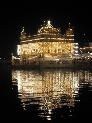 Золотой Храм ночью
