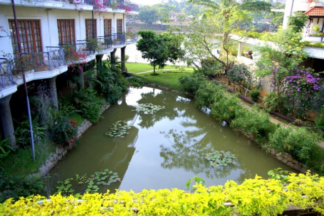 Из отеля открывается вид на реку Махавели – Ганга