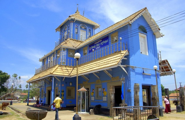 Голубой  дом на горе