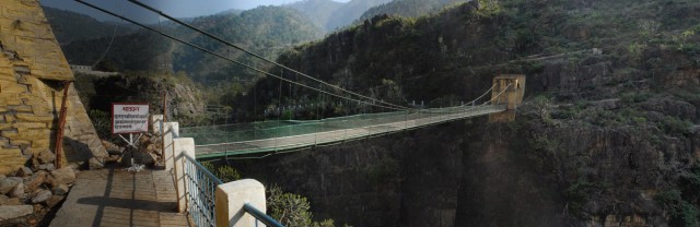 подвесной мост по дороге к Моналу