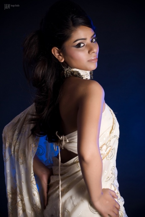 Saree, model Shubhangi