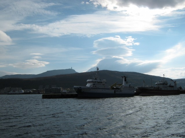 "Корабли постоят и ложатся на курс" "Корабли постоят и ложатся на курс"