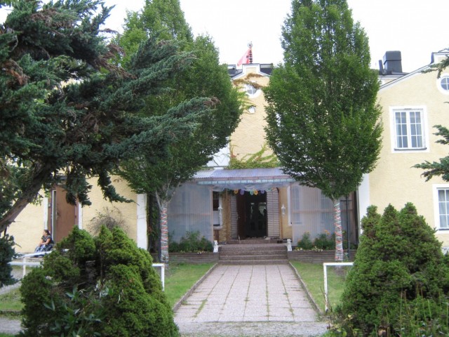 Центральное здание где находится алтарная Центральное здание где находится алтарная