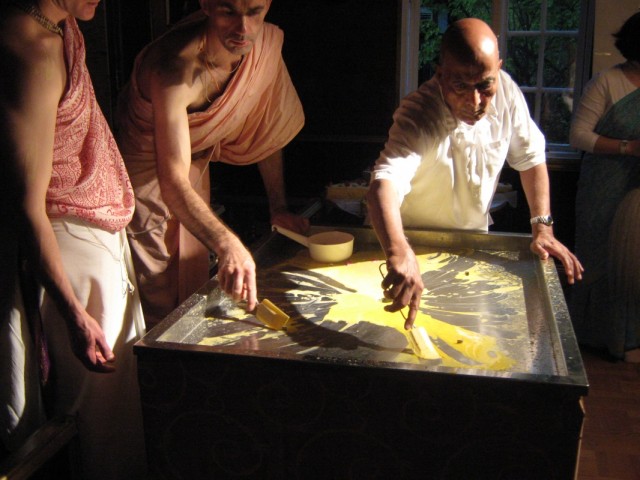 Сбор чаринамриты-не должно пропасть ни капли Сбор чаринамриты-не должно пропасть ни капли