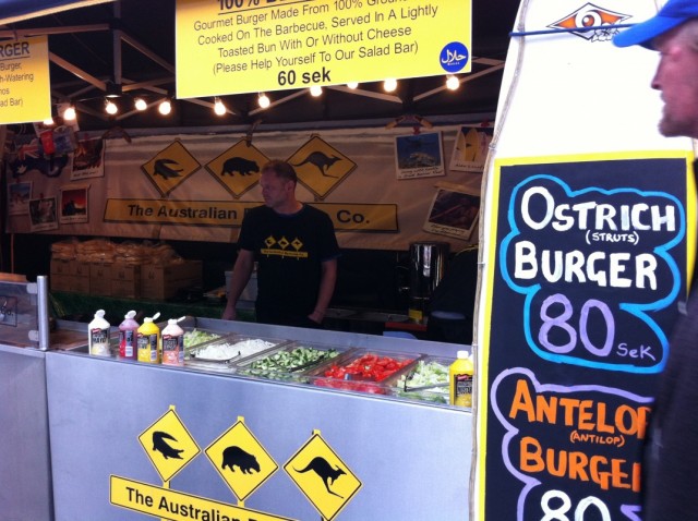 Кушанья из страуса и антилопу Гну, всё свежезажаренное и почти свежезарезанное Кушанья из страуса и антилопу Гну, всё свежезажаренное и почти свежезарезанное