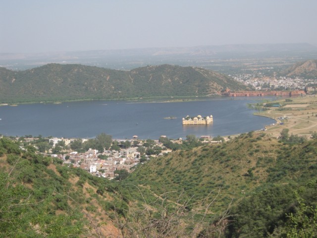 озеро с дороги в Нахаргарх
