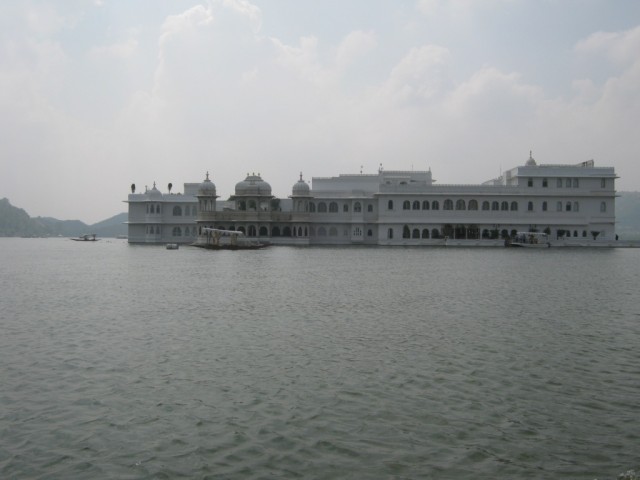 .     Lake Palace hotel c 4-    USD  