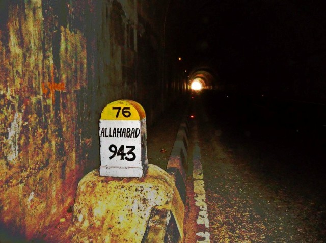 за этим фото я охотился три предыдущие поездки и наконец удалось остановиться в туннеле по дороге из Маунт Абу в Удайпур