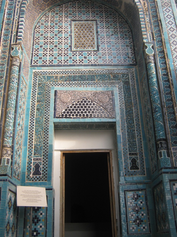 Мавзолей Тугли-Тукин (1372). Построен в честь матери Амира Хусайна - одного из полководцев армии Тимура. Позже здесь похоронен и сам Хусайн.
