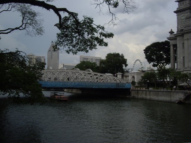 Мост у отеля Фулертон Мост у отеля Фулертон