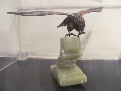 "Летящий орел" из себебра и оникса - подарок от Правительства Китая