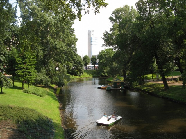 В парке на канале В парке на канале