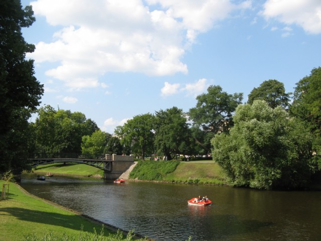 В парке на канале В парке на канале