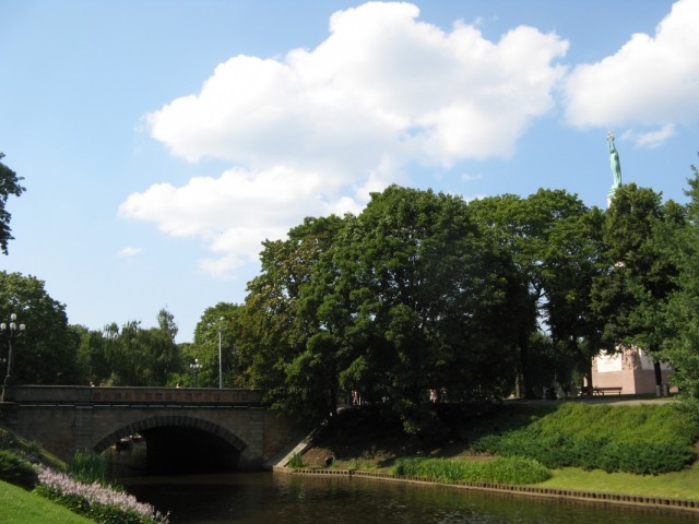 В парке на канале В парке на канале