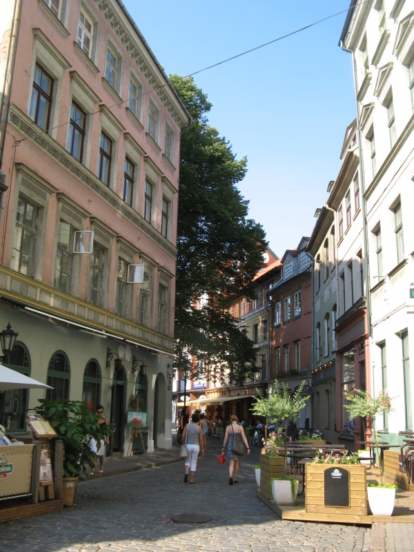 Где-то здесь снимались предместья Парижа для "Трёх Мушкетёров", вроде как... Где-то здесь снимались предместья Парижа для "Трёх Мушкетёров", вроде как...