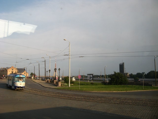 Поехали. За фонарём спряталась телебашня... Поехали. За фонарём спряталась телебашня...