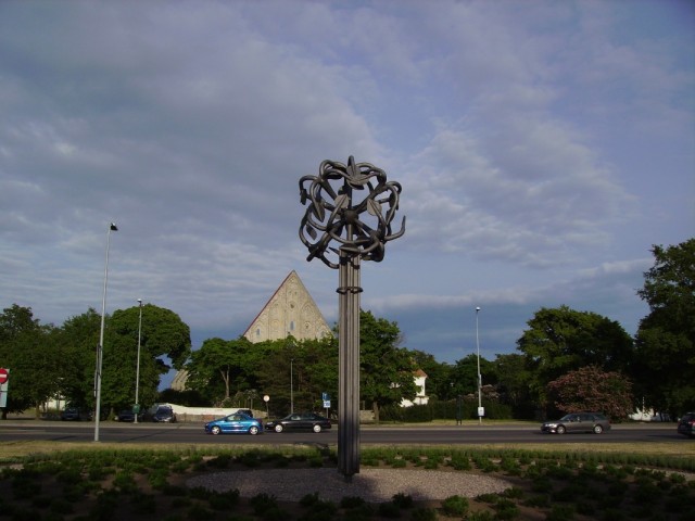 Монумент там же рядом Монумент там же рядом