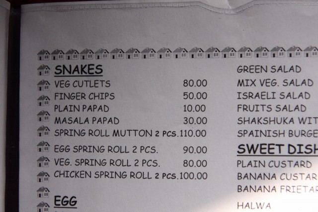 в местном ресторане можно отведать странные блюда - змей