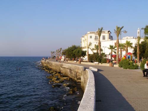 Набережная в Гирне Набережная в Гирне