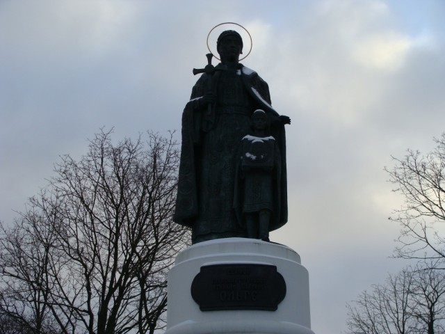 Памятник княгине Ольге.