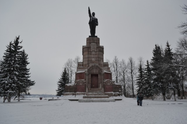 памятник Ленину на постаменте для императора памятник Ленину на постаменте для императора