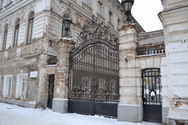 разрушающийся купеческий дом разрушающийся купеческий дом