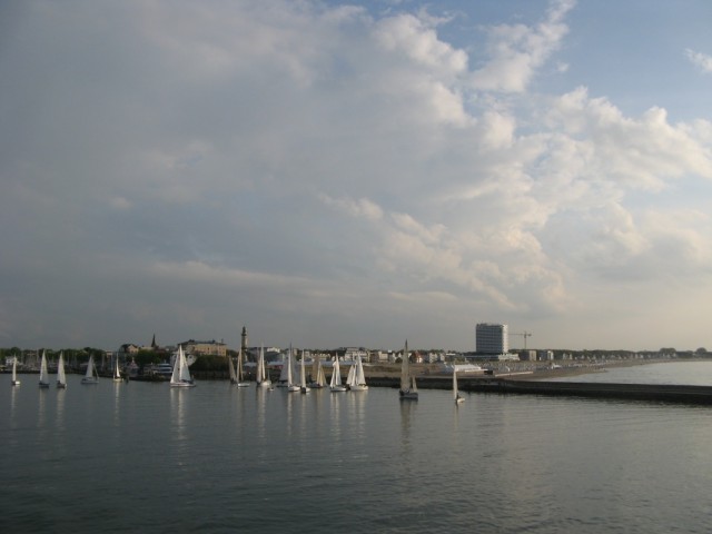      (Warnemunde) - (  )  ...