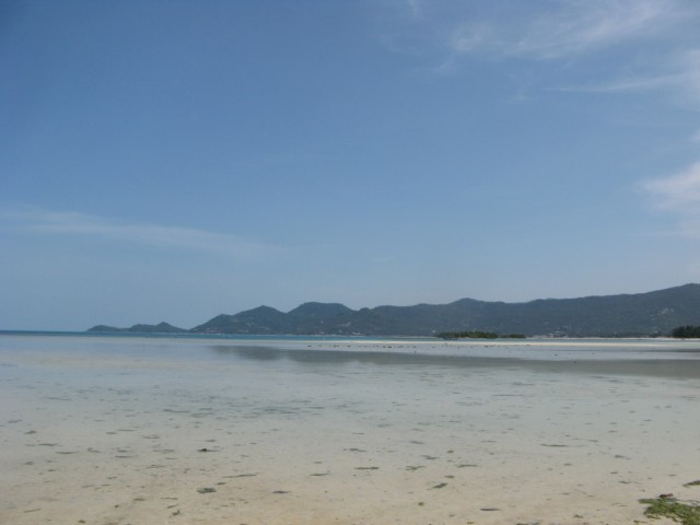 Вид в сторону южного и центрального Чавенга от начала песчаной косы к острову Ко Мат Ланг