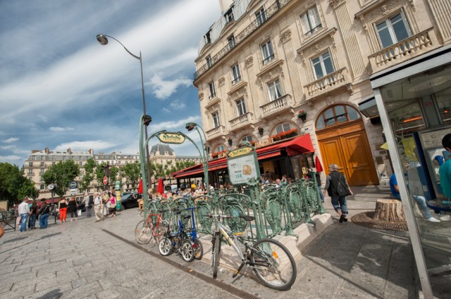 называется "найдите на фото вход в метро" называется "найдите на фото вход в метро"