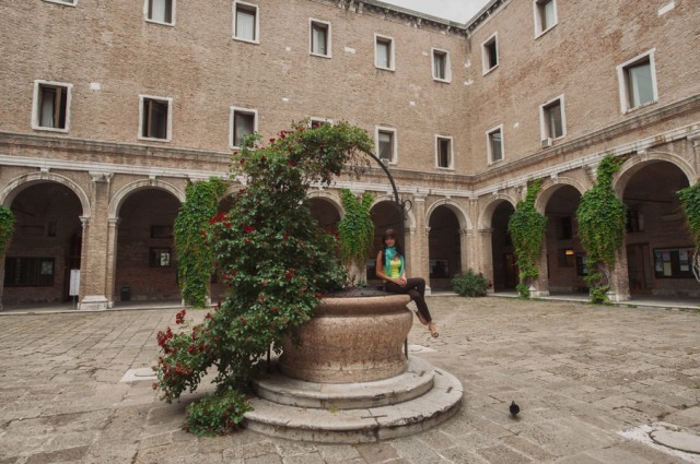 среди узких улочек- маленькие "площади" среди узких улочек- маленькие "площади"