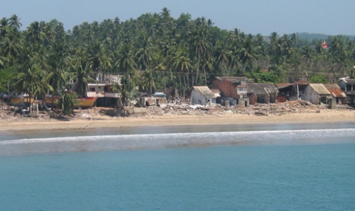 Декабрь 2004. Разрушенная рыбацкая деревня рядом с Гол (Галле)