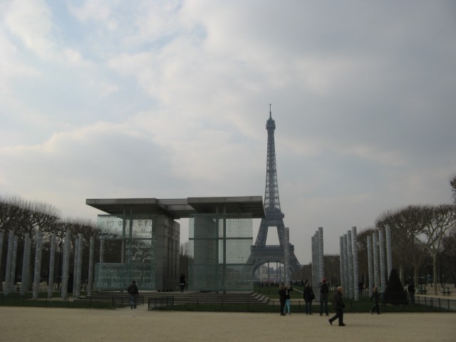 Башня и Монумент Мира Башня и Монумент Мира