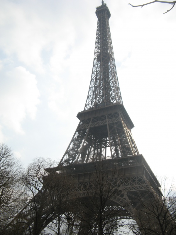 Здоровая, ыть))) Здоровая, ыть)))