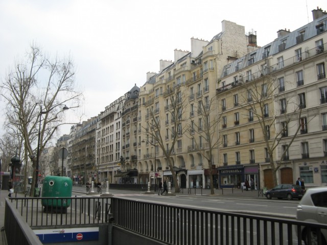 Справа - магазин "Гастрономъ" Справа - магазин "Гастрономъ"