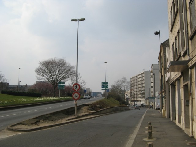 По улицам Орлеана в сторону реки Луара По улицам Орлеана в сторону реки Луара