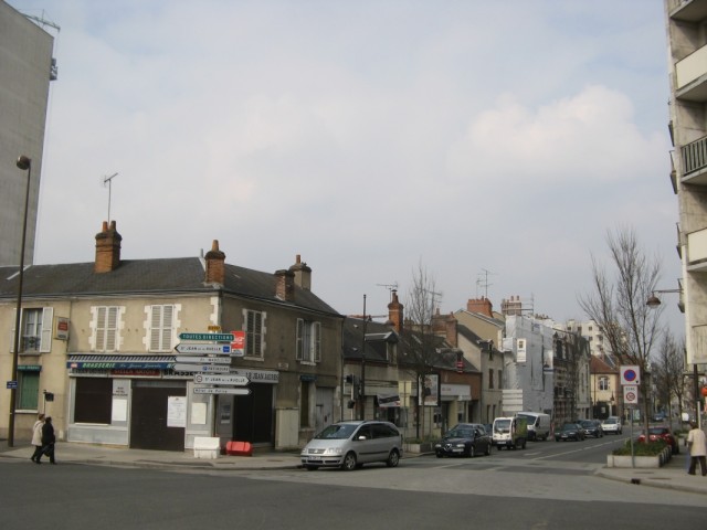 По улицам Орлеана в сторону реки Луара По улицам Орлеана в сторону реки Луара