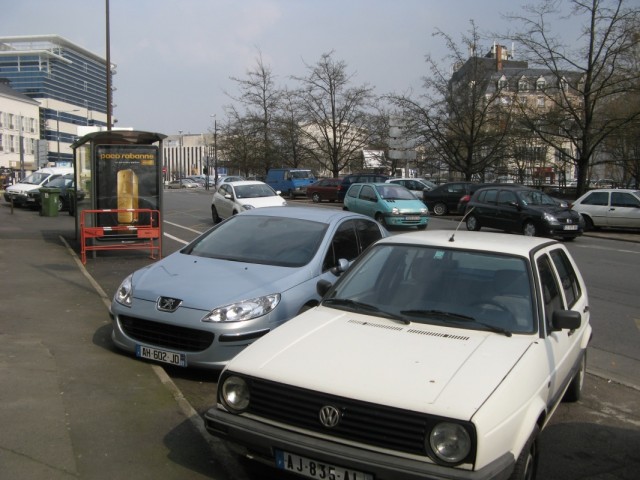 По улицам Орлеана в сторону реки Луара По улицам Орлеана в сторону реки Луара