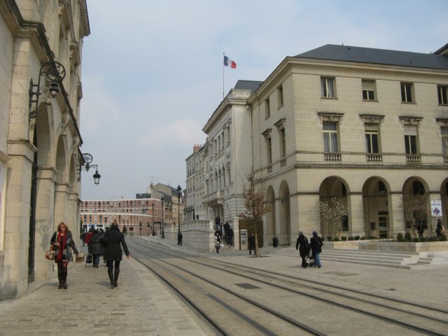 В здании справа - туринформбюро))) В здании справа - туринформбюро)))