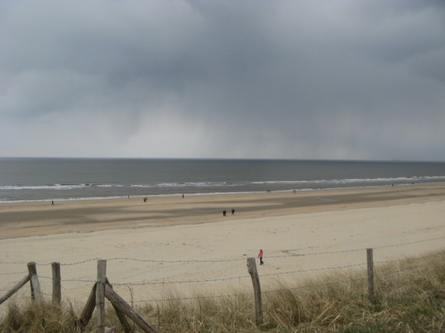 Пляж Зандвоорт. Да, чувствуется немецкое что-то... Пляж Зандвоорт. Да, чувствуется немецкое что-то...