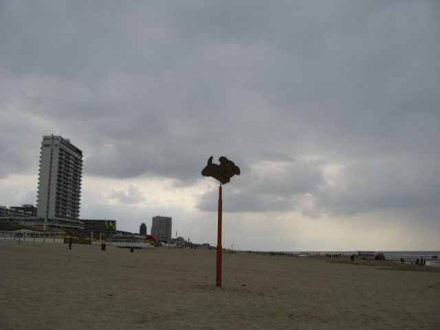 Пляж Зандвоорт. Конкретно тут - "собачий" %-))) Пляж Зандвоорт. Конкретно тут - "собачий" %-)))