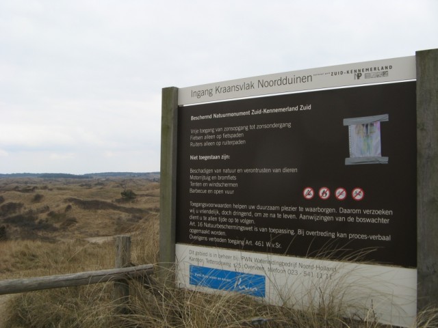 "Вход в что-то-там Северные-Дюны, Охраняемый(???) Природный Монумент Южная-Кеннемерляндия Юг", типа... Занятно! Туда! %-))) "Вход в что-то-там Северные-Дюны, Охраняемый(???) Природный Монумент Южная-Кеннемерляндия Юг", типа... Занятно! Туда! %-)))