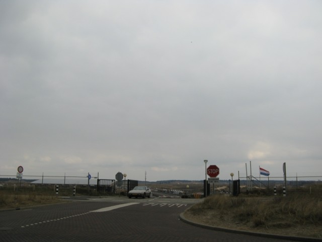 А там - какая-то знаменитая местная гоночная трасса А там - какая-то знаменитая местная гоночная трасса