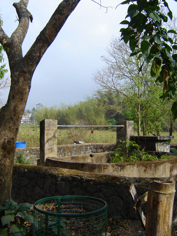 В индийской деревне у каждого колодца есть куда выбросить мусор В индийской деревне у каждого колодца есть куда выбросить мусор