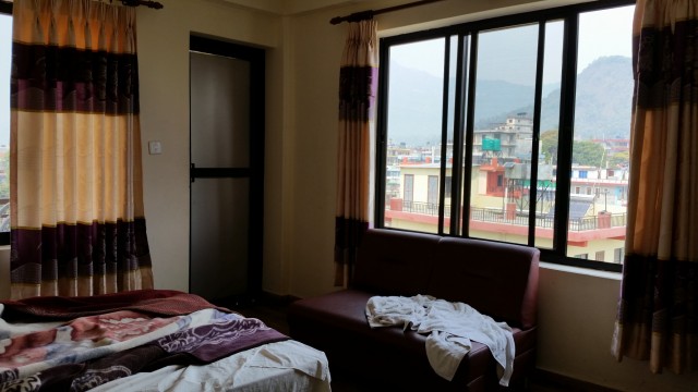 Номер на четвертом этаже. С балконом и теоретическим видом на Аннапурну.
