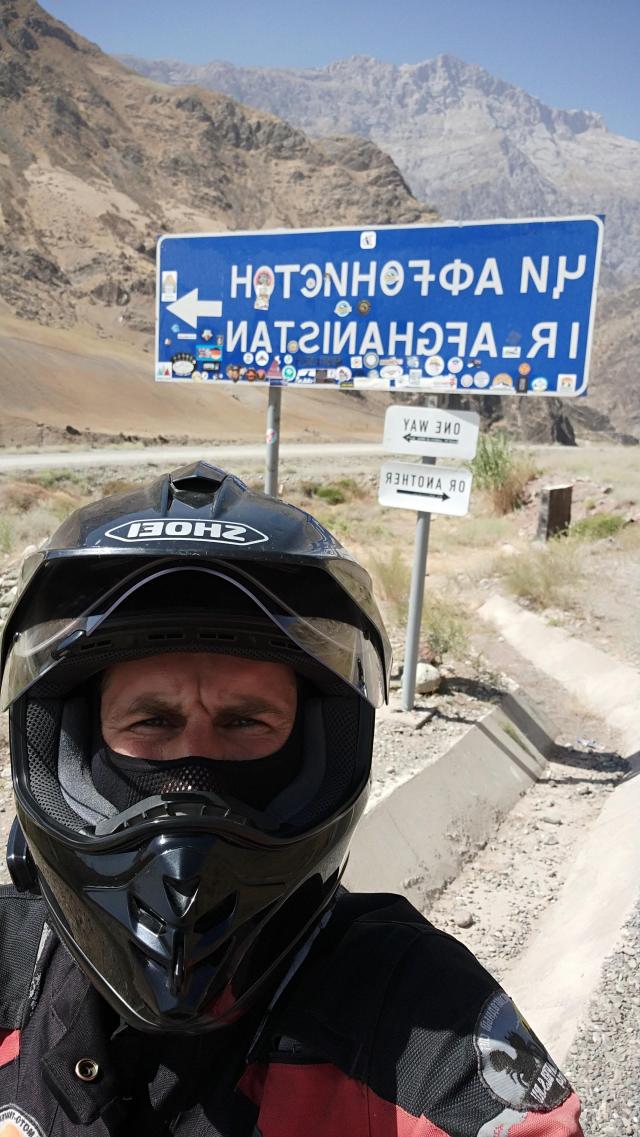 Та самая дорога, через которую наши войска выводили бронетехнику Та самая дорога, через которую наши войска выводили бронетехнику