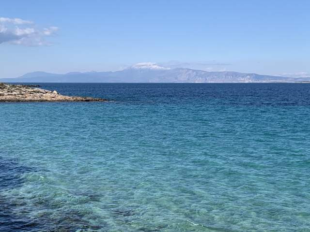 если приглядеться, то можно увидеть снежные верхушки гор) если приглядеться, то можно увидеть снежные верхушки гор)