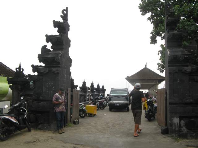 Вход на пирс Паданг Баи Вход на пирс Паданг Баи