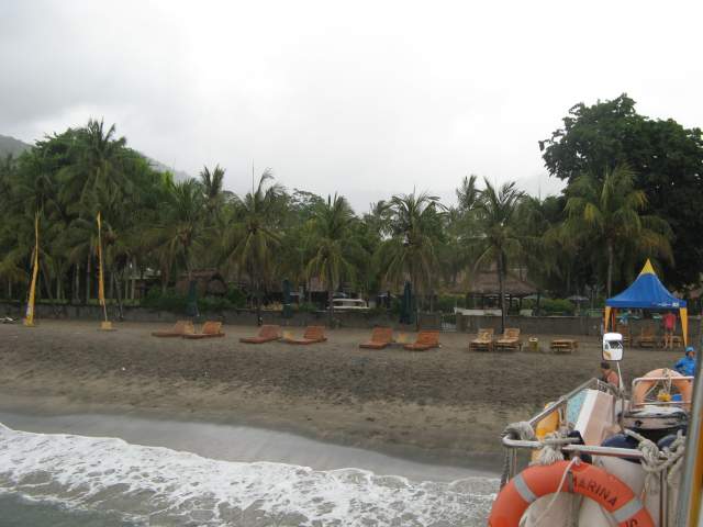 Совсем не центральный пляж! Ломбок - прикольный - никого нет - и всё моё!!! Бугага %-))) Совсем не центральный пляж! Ломбок - прикольный - никого нет - и всё моё!!! Бугага %-)))